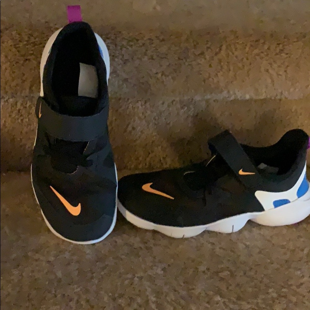Boys tennis shoes
